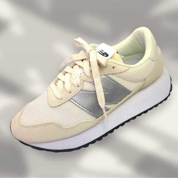 Wmns New Balance 237 trainers in off white color Size 6 - Picture 3 of 8